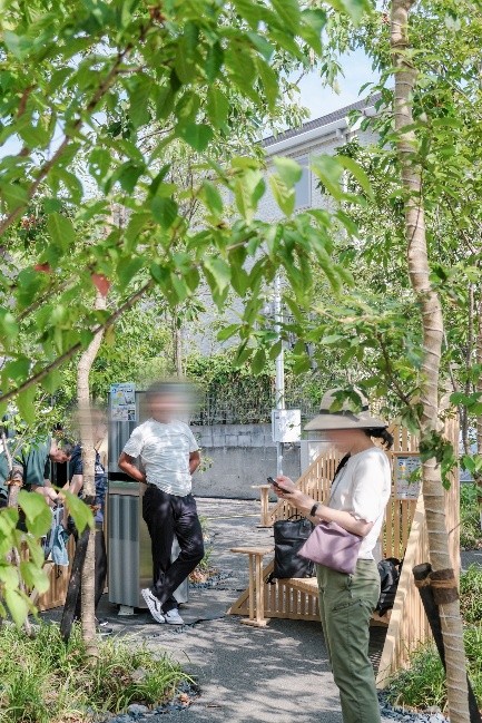 WeDoSaitamacity's tweet photo. ／
大宮ぷらっとが涼しい森に生まれ変わりました🌳
＼
暑い夏でも街で快適にお過ごしいただけるよう、公民学共創のスマートシティプロジェクトとして、モビリティステーションでの緑化滞在空間の創出や屋外型エアコンによるクールスポット化の実証を行っています。
くわしくはhttps://t.co/yP4HnDpTLi https://t.co/5IyTxlR7hZ