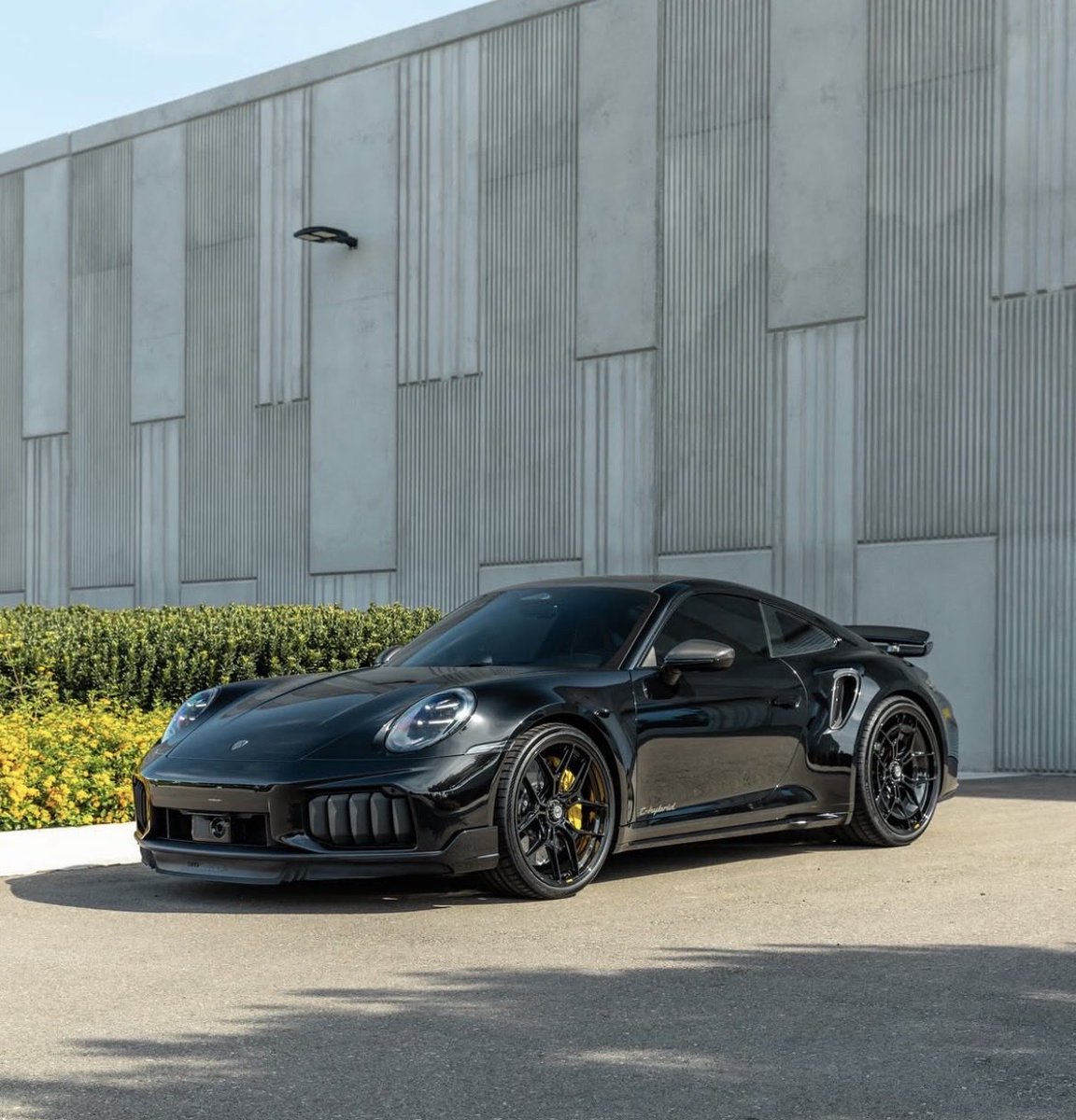 Jordan92338366's tweet photo. 992.2 Turbo S murdered out on HRE’s 🔥 https://t.co/URMWKuQniw