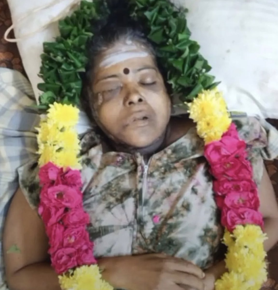 IAMAdityaTweet's tweet photo. Lost our father young, our mother raised us through hardship, and now she has passed too. My sister and I are students with no financial means or support to perform her final rites.
​We urgently need help.Please share or support if you can.🙏
@PawanKalyan @alluarjun @tarak9999 https://t.co/J8kmmgEKFm