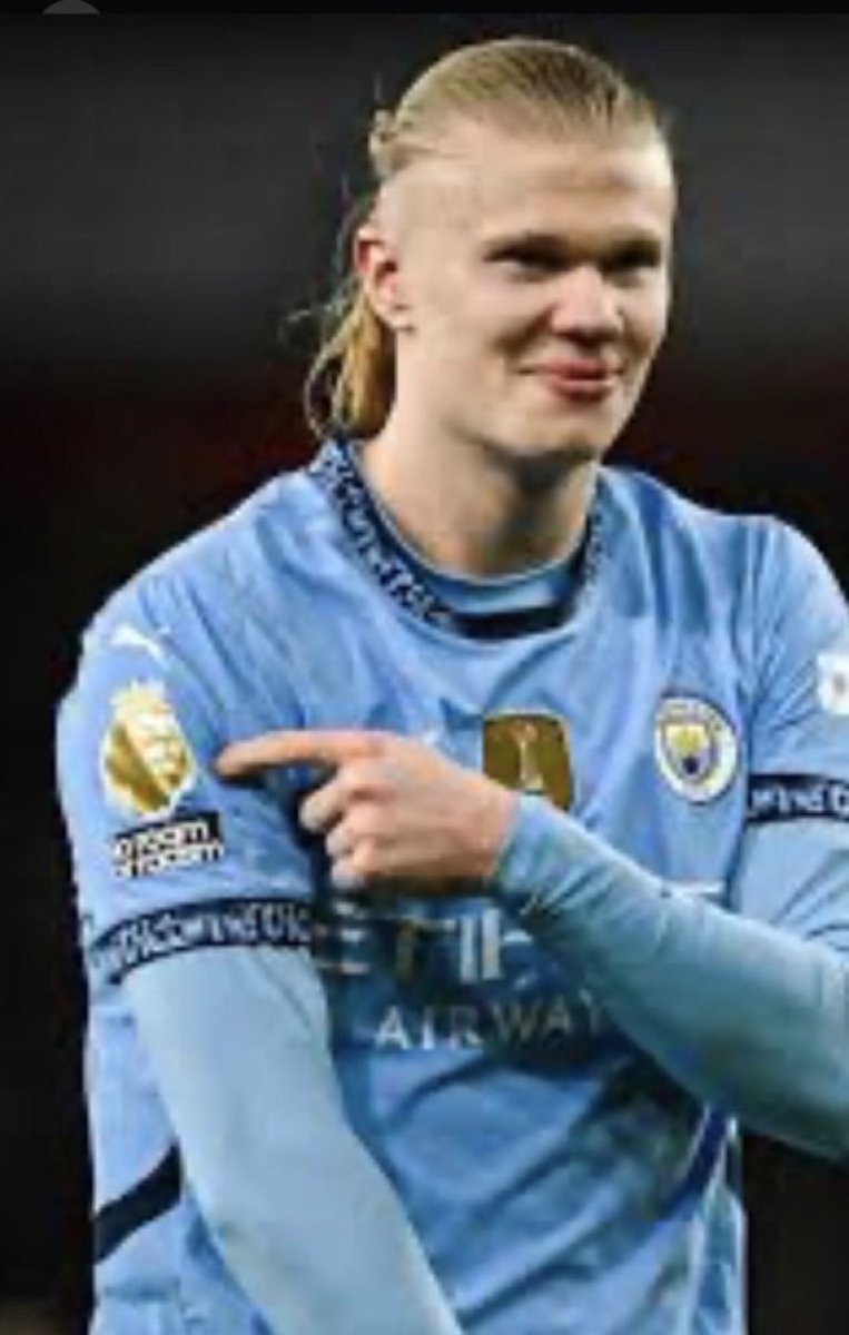 etinosasere_AFC's tweet photo. "I have never seen City or Liverpool players point to their badge"
Saka is so cringe for pointing to his badge https://t.co/uUJKyGK5ij