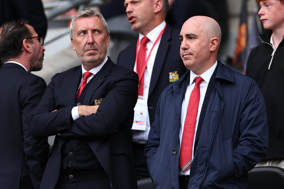 UtdLifestyles's tweet photo. π One word for this two clueless fellows.
#MUFC #GGMU #ManUtd #NewSeason #Summer #FootballFans #FootballTwitter #Footballnews #TransferNews #SummerTransfer #Transferstrategy #EPL #PremierLeague #EnglishPremierLeague #PL #Transferdeadlineday https://t.co/OVFM4mLR8m
