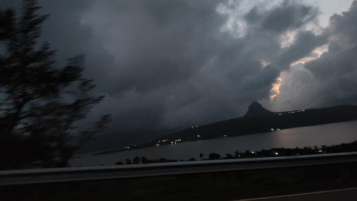 devamitrapanda's tweet photo. #myrandomclicks #Pavanalake Beauty Evening time https://t.co/bZdlDKH0Kt