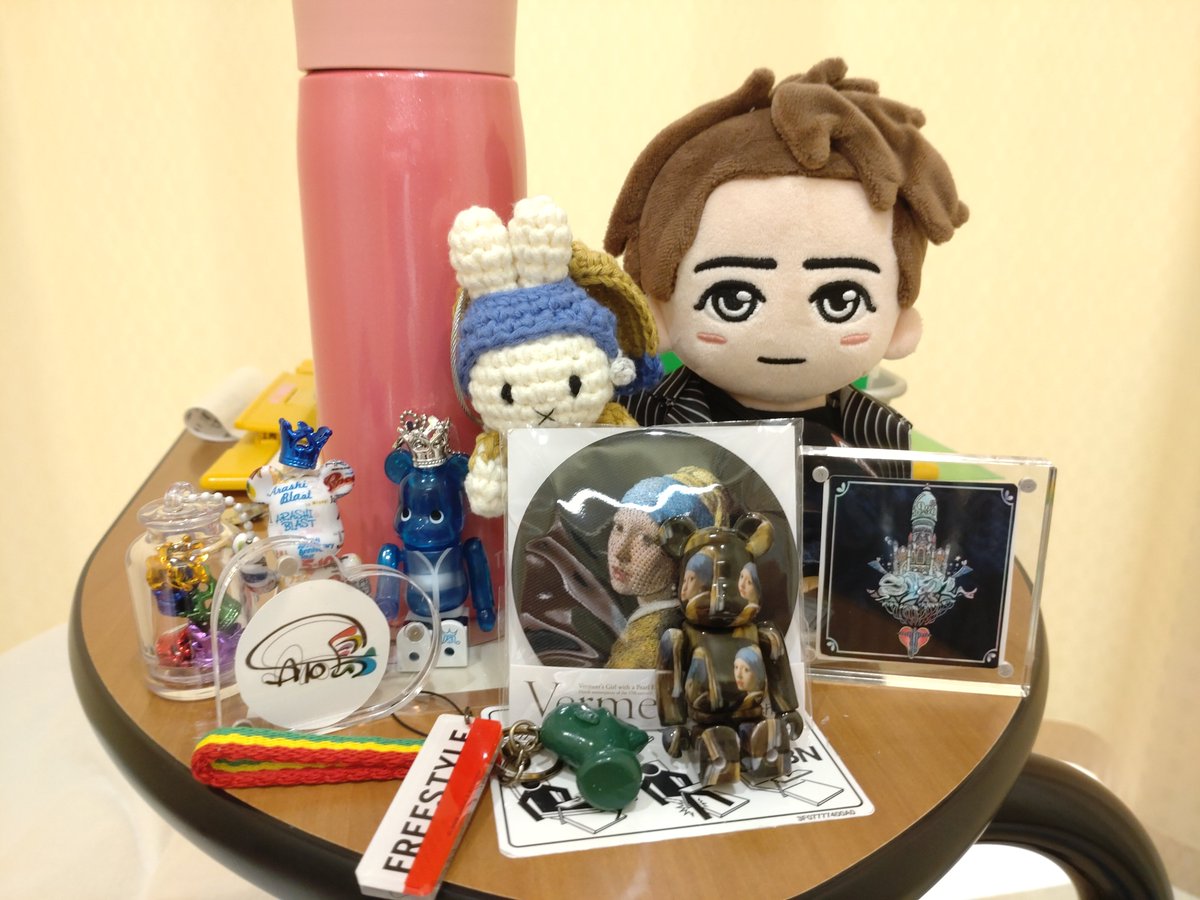 melody6216's tweet photo. 白血球クリアして抗癌剤点滴治療やっています😊
先日『真珠の耳飾りの少女』観に行ってベアブリックがあったので購入。嵐のベアと並べてみました🐻
今日はマーカーが少しあがってきていたのでちょっと悲しい💧
頑張ります
#大野智
#抗癌剤治療
＃ベアブリック
#さと島
＃真珠の耳飾りの少女
#点滴応援 https://t.co/6UgQhr8HDf