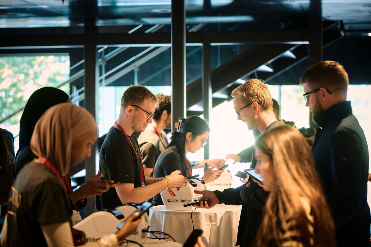 javazone's tweet photo. And we’re off - welcome to JavaZone! 🎉

👁️ Keep an eye on the info page and the screens around the venue for updates. 
❓ Need anything? Find a JavaZone crew member or ping us here. 

Above all: enjoy! 

#JavaZone #javazone2026 https://t.co/qwluvoCv4i