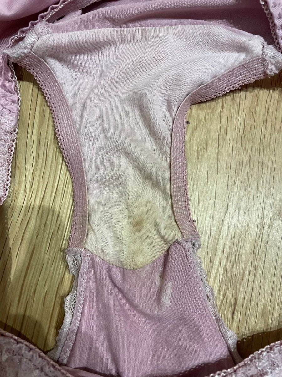 udfigd3773yryu's tweet photo. 低浮上ですみません💦
お詫びの汚パンツです笑
#嫁晒し #妻晒し #彼女晒し #素人晒し #オナペ #NTR  #寝取られ #寝取り　　　 #連れオナ

 #下着晒し　#下着 https://t.co/ZWNMxMCHOu