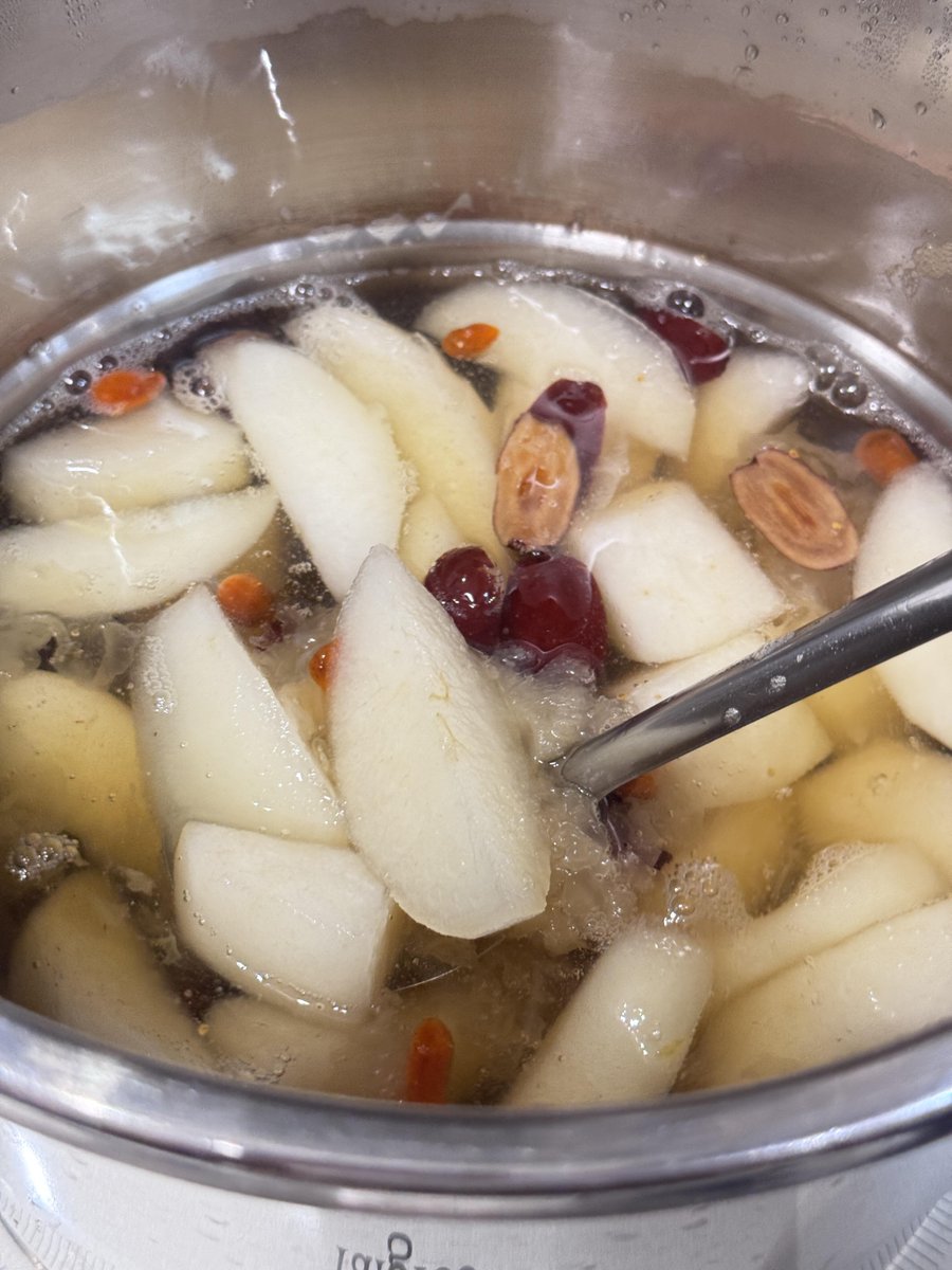 lexi_devy's tweet photo. In September, the stomach needs a warm and comforting bowl of soup to awaken it. https://t.co/h0RsRyHoQ3