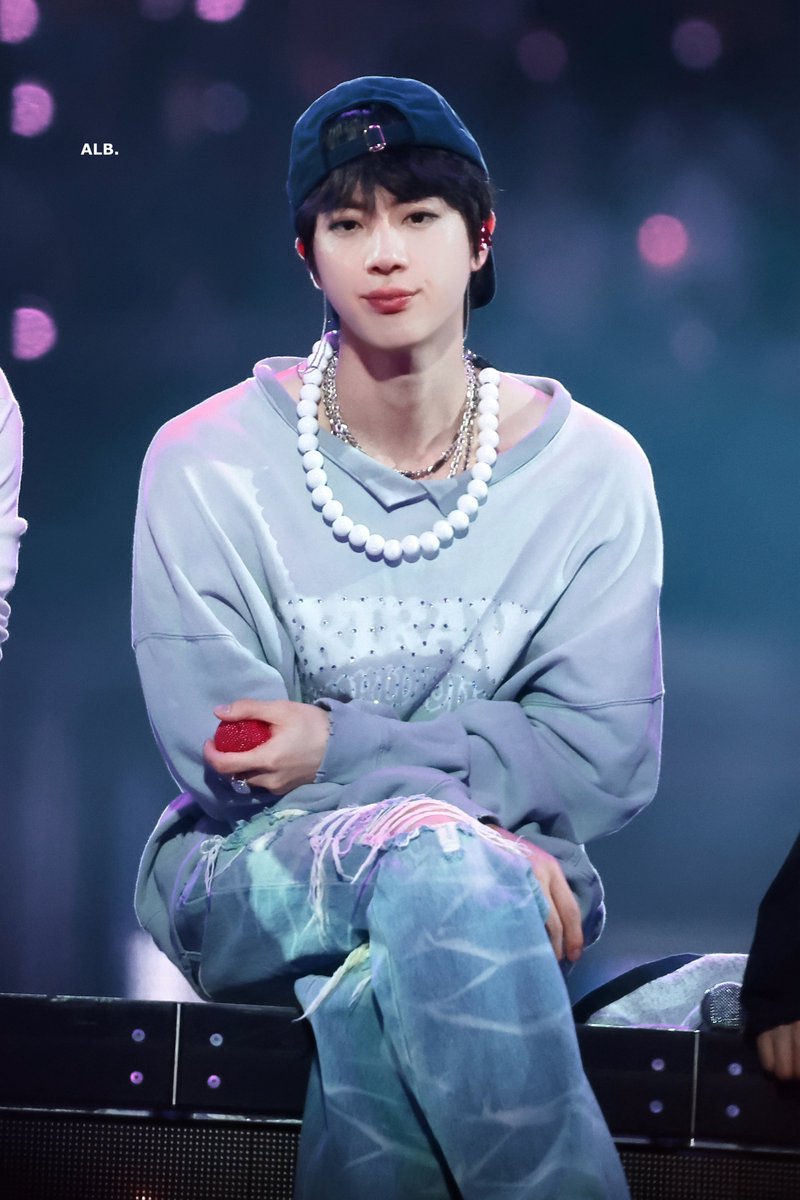 ALittleBraver92's tweet photo. 260901 LA 

#방탄소년단진 #김석진 #석진 #진 #BTSJIN #JIN 
#BTS_WORLDTOUR_ARIRANG
@BTS_twt https://t.co/yGWCiS104l