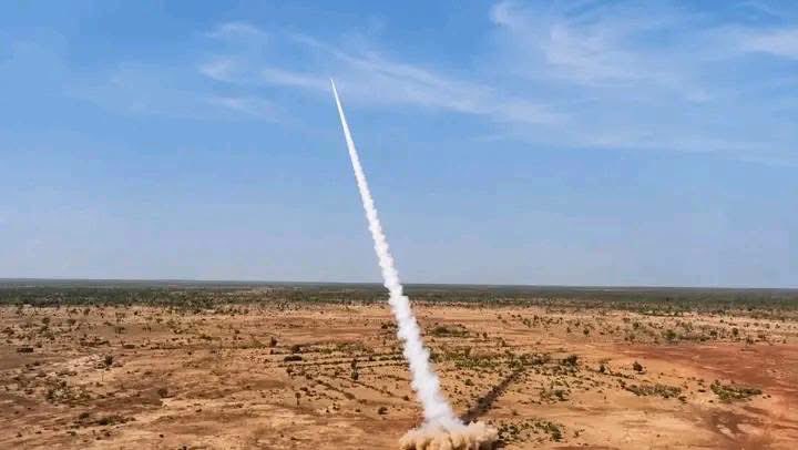 DepecheAES's tweet photo. 🔴🇧🇫 FLASH : Le Burkina Faso annonce avoir renforcé les capacités de son armée avec un système antiaérien de niveau avancé, présenté comme l'un des rares équipements de ce type sur le continent africain. Selon les autorités, l'acquisition a été financée sur fonds propres, sans aide extérieure, dans le cadre de la stratégie d'autonomie défensive voulue par le capitaine Ibrahim Traoré.

Source : Communications officielles burkinabè

Image d'illustration ⚠️ 

Source les enjeux mondiaux ✍🏽