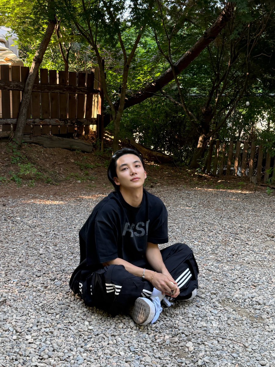 wonubliss's tweet photo. jeonghaniyoo_n 🖤🍃 #정한 https://t.co/GtJXKpnTWB