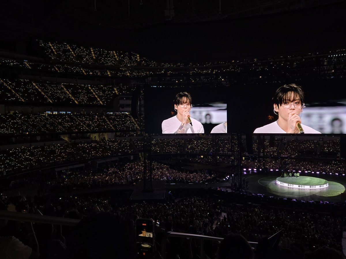 BangtanDodgers's tweet photo. One person bought nearly 70k stickers to make this happen. It was so beautiful! https://t.co/c7sAc18oB8