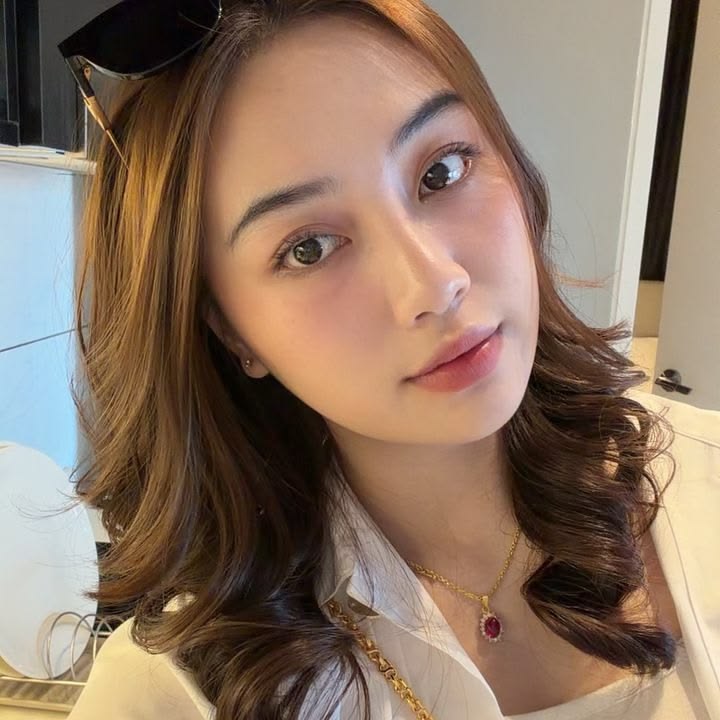 TaaY140899's tweet photo. Nggak perlu jadi sempurna buat terlihat menarik. Cukup jadi diri sendiri, nikmati hari ini, dan tetap tersenyum. 😎📸
#Selfie #SelfieTime #PhotoOfTheDay #POTD #OOTD #Vibes #GoodVibes #Mood #DailyPost #JustMe #XPost #Indonesia #FYP #ForYou #Trending #TrendingNow #Viral #ViralPost https://t.co/FK7sfmMUUx