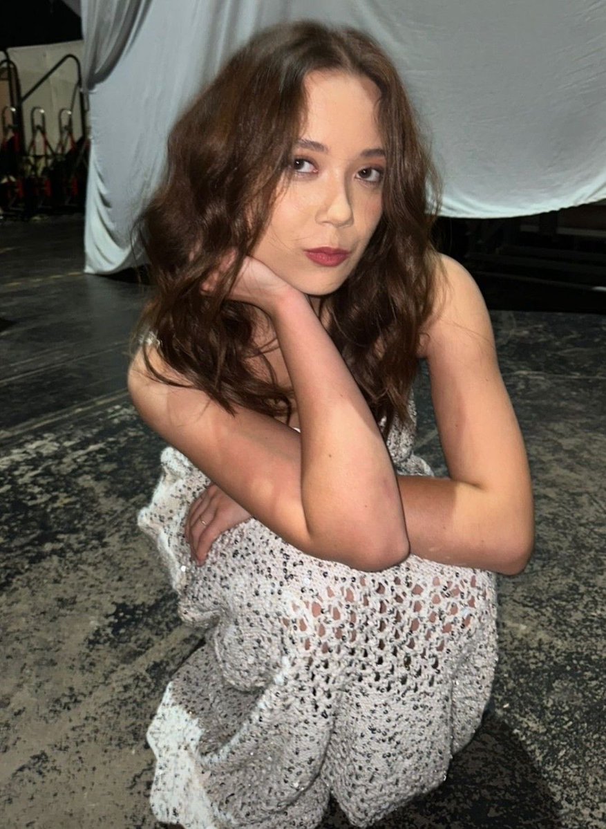 PokiParty's tweet photo. shes sooooo easily motherrr #celeb #lauver #goon https://t.co/tdSpjShIKm