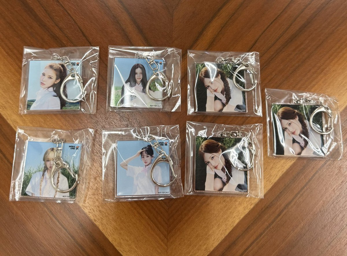 ____l_isc's tweet photo. izna  交換 トレカ
譲）セブンネット アクキー
　マイ ジミン ジョンウン サラン セビ

求）他店舗特典 ココ

郵送希望です！
お気軽にお声掛けください😌 https://t.co/TG6CO4U8Al