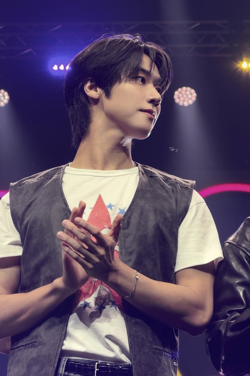 ti_ffany_r's tweet photo. 260830 FNC BANDKINGDOM in MACAU

#NFlying #엔플라잉 #이승협 #승협 https://t.co/HIvvHSd0Lj