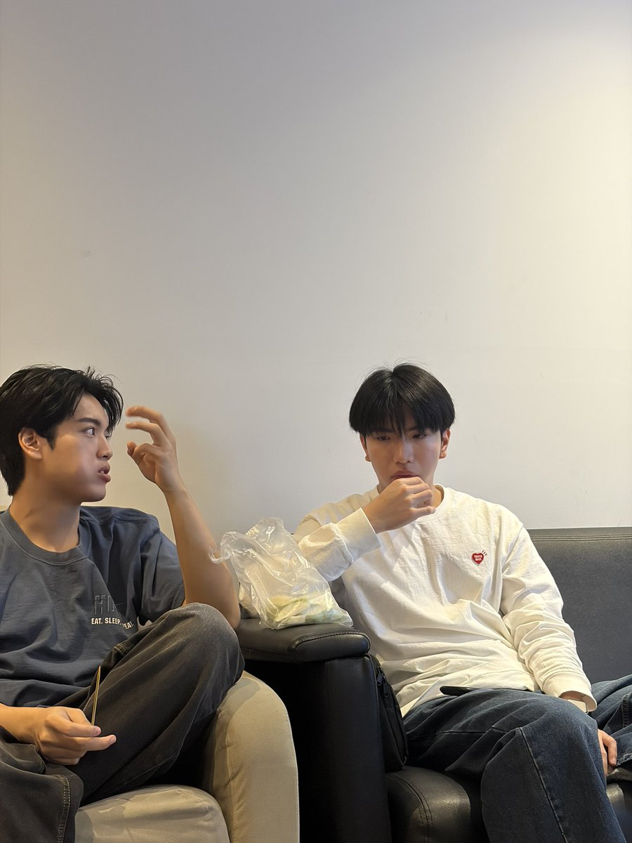 BarcodeTin's tweet photo. กินไรกัน https://t.co/nX5LqRJ30a