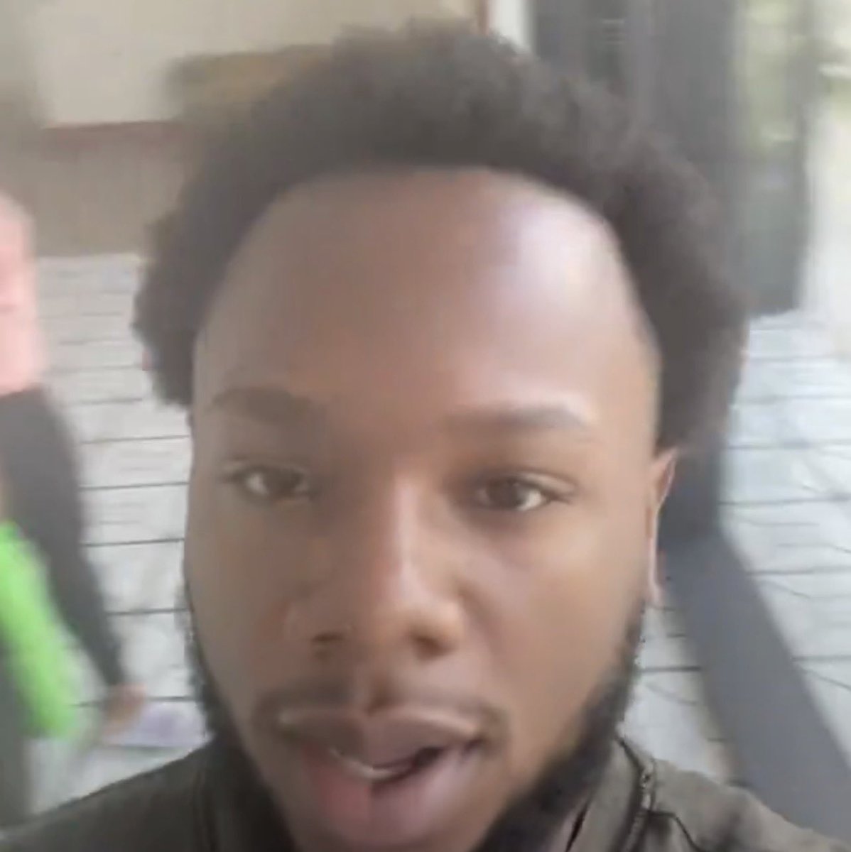 _jalenK's tweet photo. @orlandohh_ That hairline and fohead is foolish 🤣 https://t.co/P4sY2fk2hj