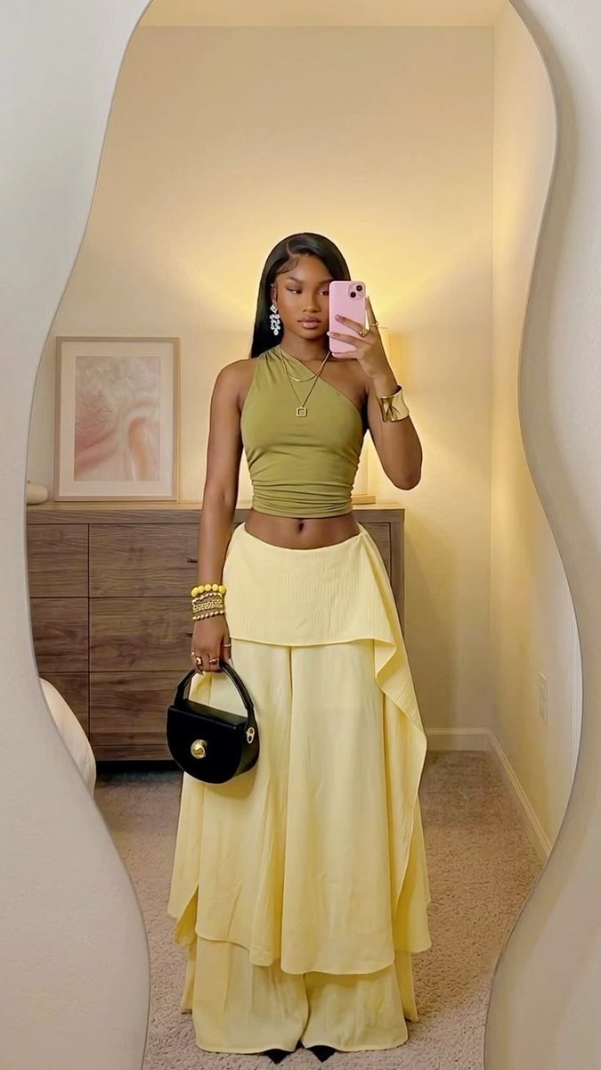 onetruelave's tweet photo. this is such a cute way to wear yellow https://t.co/C6koZA5xae