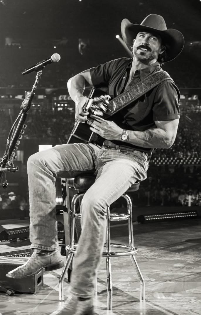 jrileygrccn_'s tweet photo. just bein' myself and love country music. https://t.co/0RNKS848Y9