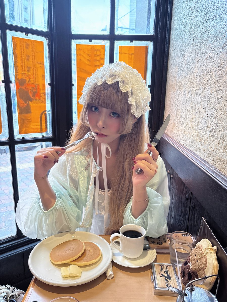 mellow_bonbon's tweet photo. 🧚‍♂️☕️ https://t.co/WtlgPcvCfZ