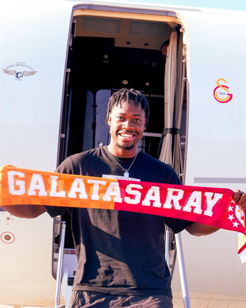 GalatasaraySK's tweet photo. 📸 Transfer görüşmelerine başladığımız El Chadaille Bitshiabu, İstanbul’da! 🦁 https://t.co/6KNekKS7n1
