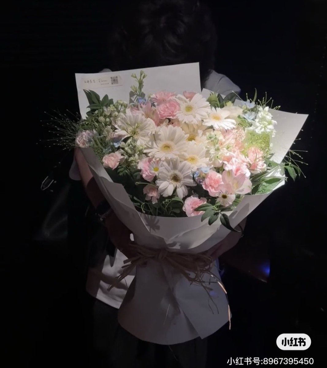 KatyaIvano22521's tweet photo. デンジがレゼを待ってる時の花束を、
再現したらまじで素敵すぎて感動なんだが。。。。🥹💐✨ https://t.co/TzyU7ba1o7