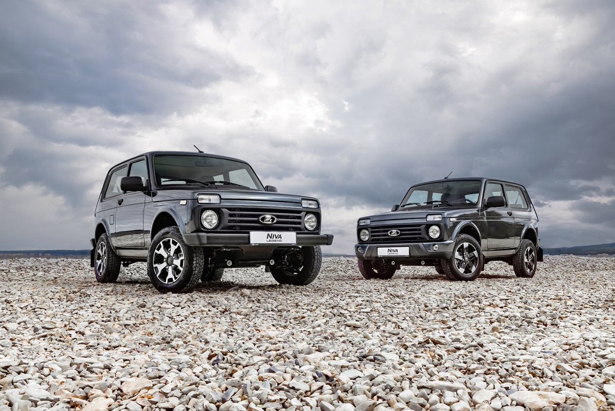 MOBI_com_jp's tweet photo. 【LADA「NIVA Legend」】

・運転席エアバッグを採用
・1.8Lエンジン（90hp）
・燃料消費量9.0-9.9L/100km
・亜鉛メッキ鋼板ボディパーツ
・新トランスミッション
・新トランスファー
・シフトレバー移動
・ボンネットスクープ
・ツートンカラーアルミホイール
・🇷🇺₽1,199,000〜₽1,365,000〜

#LADA https://t.co/GLZEjuQDKo
