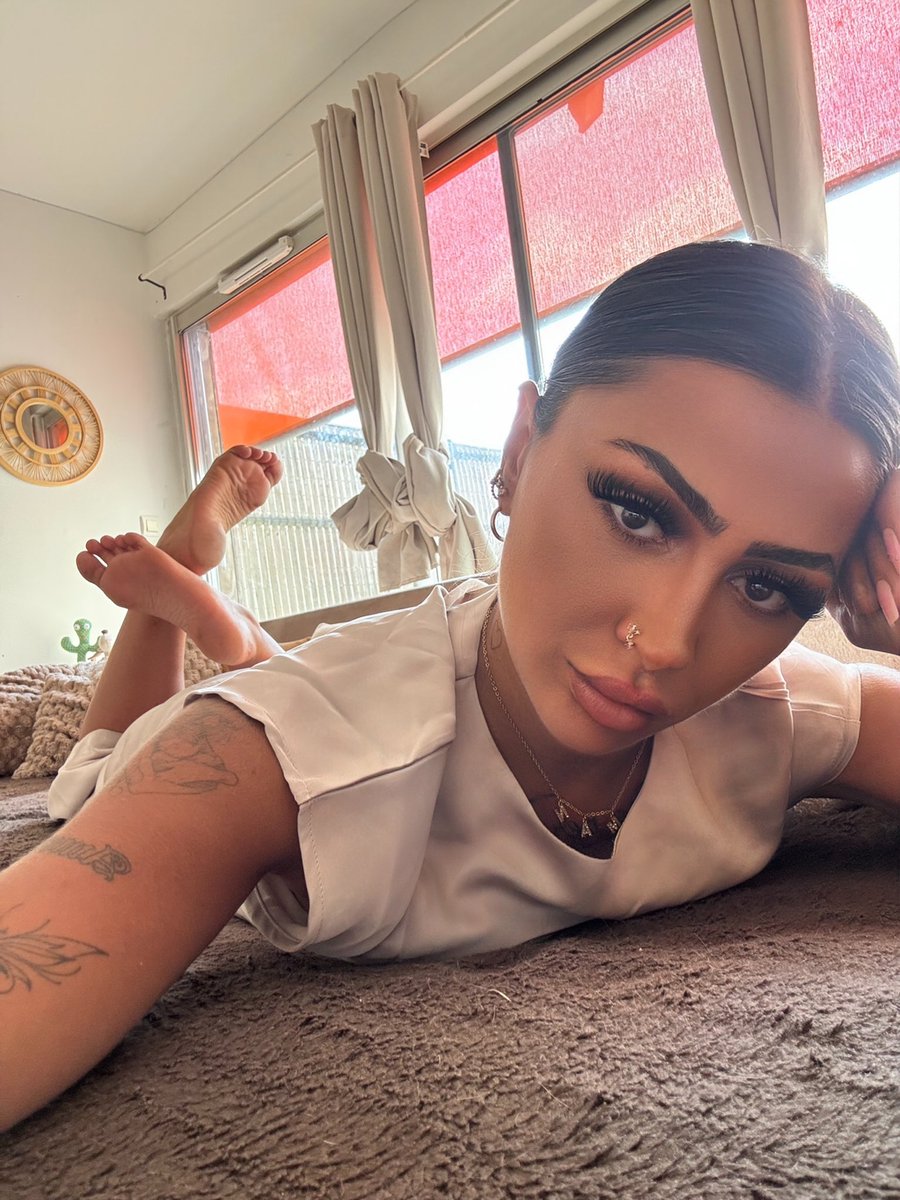 catwomanfindom's tweet photo. Debouuuut c’est leur de raquer 🤑

#findom #paypig #domina #soumis #feet https://t.co/C4gg5PBI3n