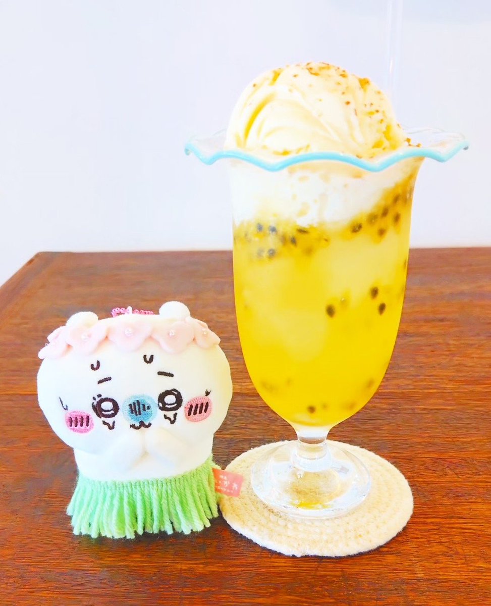 Maryvanne128's tweet photo. ９月だけど、今日もやっぱり暑い☀
船酔いには炭酸なので、島国(沖縄)産パッションフルーツのクリームソーダを船酔いちぃちゃんといただいちゃいました✌🌺 https://t.co/6ffEdiKlWN
