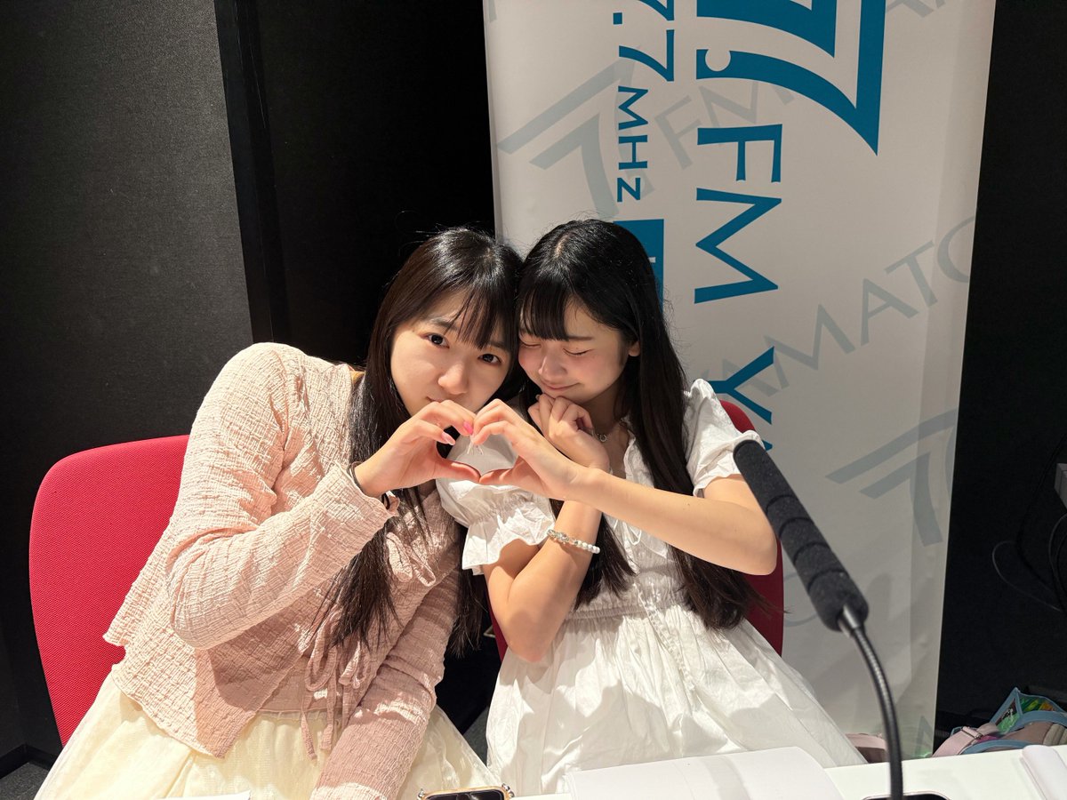 fmyamato's tweet photo. #ぶらちゃむデート
第22回の放送は夜7時半から📻
今週は
🌏スタジオ横断あおたんウルトラクイズ🙋♀️
クイズの果てに待つのは天国の"あお横"か地獄の"いま横"か…
📱無料アプリ『レディモ』で聴け〼
https://t.co/qgvsskZ9gH
💻ブラウザ
https://t.co/Pfi3ixJT1N
✉️ bc@fmyamato.co.jp
#BrightCharm https://t.co/wSTQvHtckC