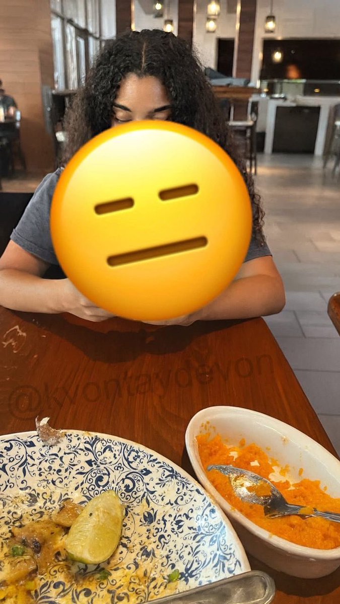 Heyseeto's tweet photo. She got mad because he didn’t pay for her food on their FIRST DATE… 😭😭 https://t.co/O6KQyI9zAd