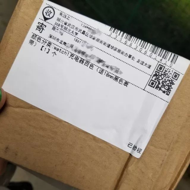 tourplan1's tweet photo. 刚帮导师取快递，收件人写“研究僧”，快递小哥盯我半天憋出一句“你们这届学生连个字都写不对啊” https://t.co/zcrXM6XRFI