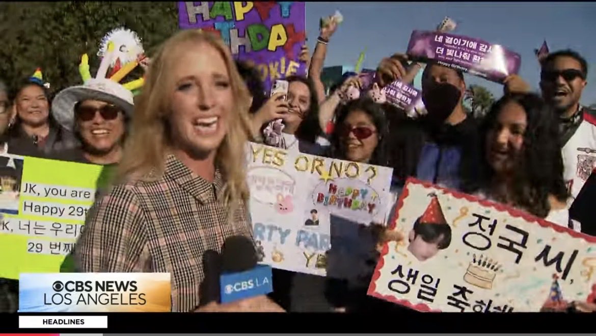 joanneOOT7's tweet photo. “K-pop royalty is back in Los Angeles, and the BTS ARMY is here in force.”
CBS LA’s news coverage about BTS’ L.A. concerts; as always, the news team is amazed at the love, support, diversity, and enthusiasm of ARMY. Lots of clips of ARMY singing songs https://t.co/8Ya3GVTFJr