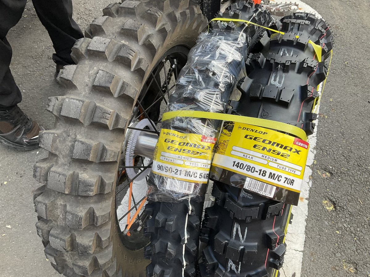 KTM819O4's tweet photo. #Mitas #StoneKing #Dunlop #EN92 #EDタイヤ #見た目最強決定戦 https://t.co/FDXEeI1svK