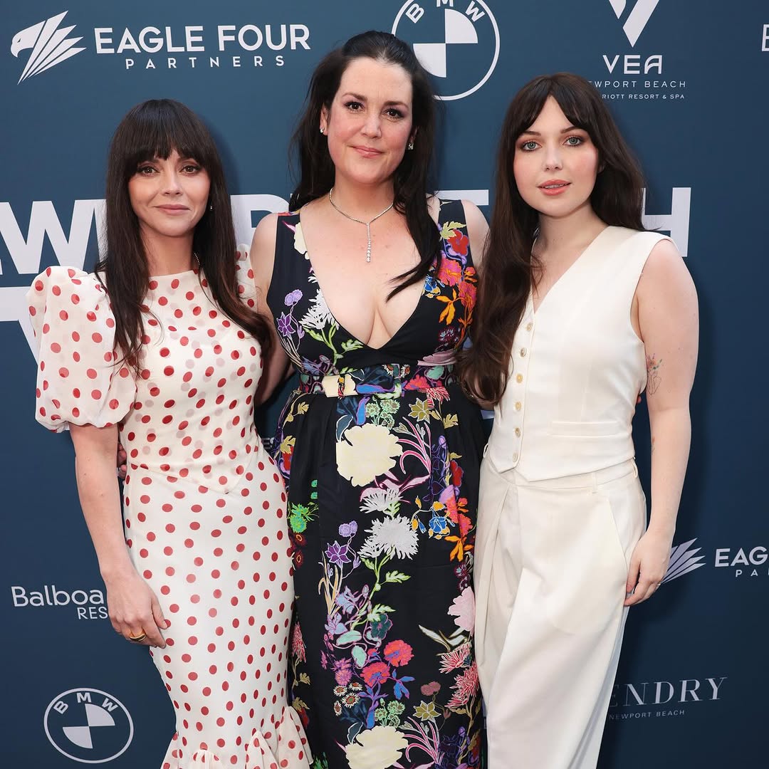 olsonolivia4496's tweet photo. A lovely time with these two gems at the Newport Beach TV FEST! It's an honor to be part of such an incredible ensemble cast. We're grateful for our award for the ensemble🙏🥰 https://t.co/nxQcsYqEEO