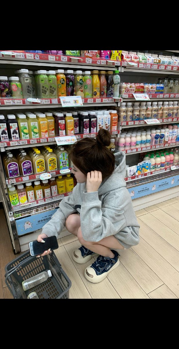 ArmandaVitullo's tweet photo. なぜか全部選ぶのが難しいことってあるよね。決断を下すのって時々ひどく消耗する気がするの。あなたはどうしてるかな https://t.co/YG9GXhGexy