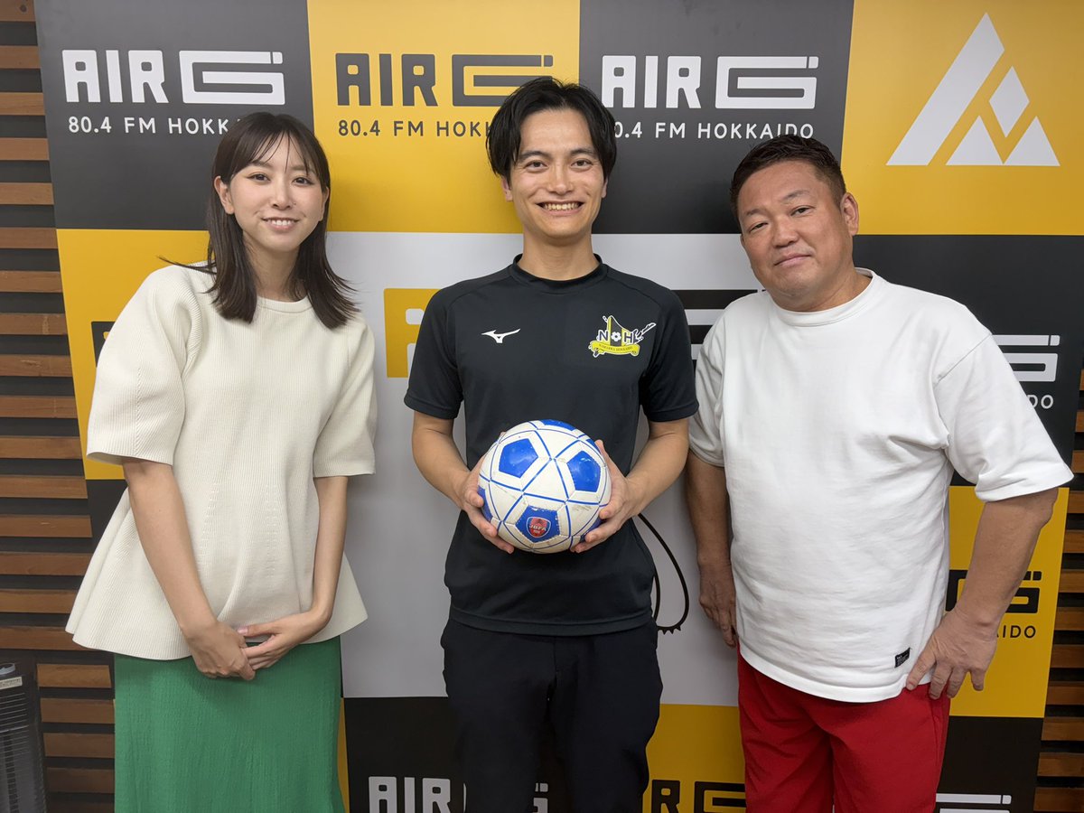 AIRG_1400's tweet photo. 🌞プレゼンテーション・ステーション🌞

本日のプレステプレゼンターは
ブラインドサッカーチーム
ナマーラ北海道(@namara_second )より
萩原圭太さん(@haggy_keita )でした！

本日のお題は
「ブラインドサッカーの魅力」について🎤

▶︎▷ブラインドサッカーとは？⚽️
視覚に障害がある方向け考案されたサッカーでボールの音や周囲の声を頼りに行うスポーツ！

目が見えていないとは思えない、
足元にボールを吸い付かせるドリブルや音で枠を捉える強烈なシュートが魅力的‼️
気になった方は試合映像をチェックしてみてください‼️✨️🎥

詳細はこちらをチェック👇
https://t.co/GiZK3bwBy1

#イチヨンゼロゼロ