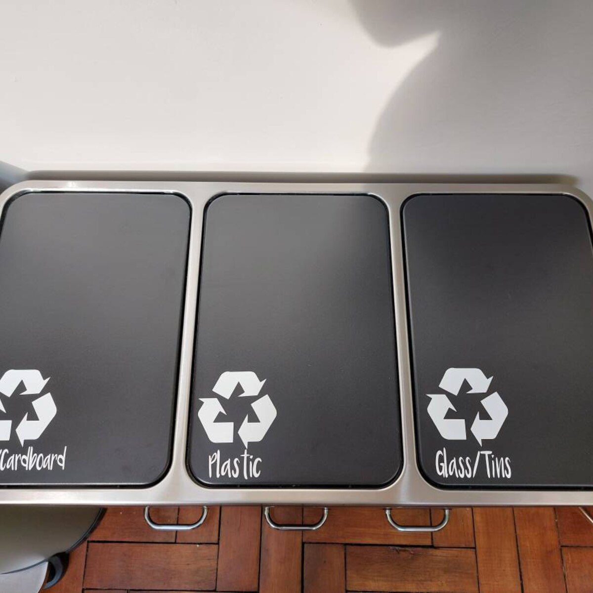 BagsofFavours's tweet photo. Get 20% off our recycling bin labels ♻️
https://t.co/KIyl24gbTO
#earlybiz #eshopsuk #mhhsbd #ukmakers #firsttmaster #craftbizparty #giftideas #shopindie #elevenseshour #etsy #vinylstickers https://t.co/o9JQBPyRjx
