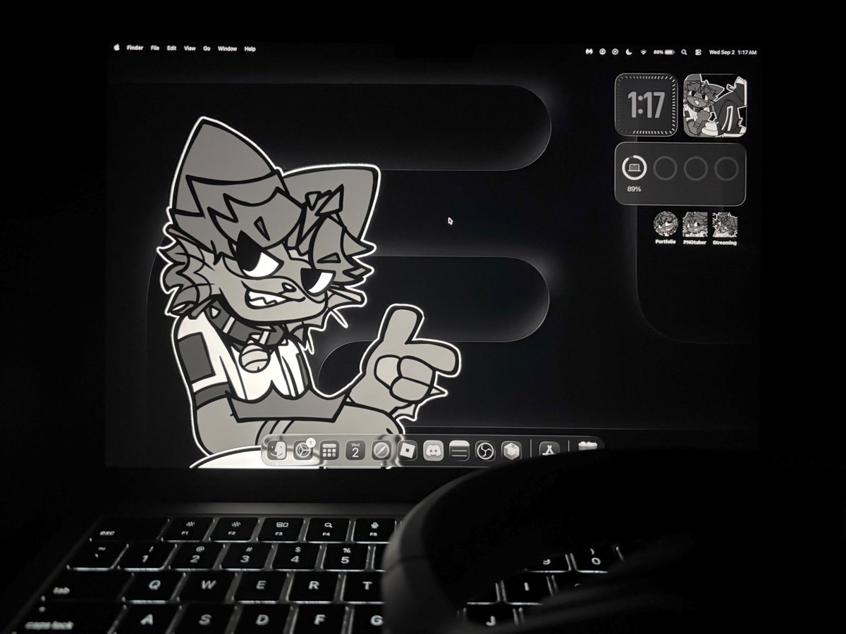 kianokat's tweet photo. i just got a macbook for the aesthetic honestly https://t.co/SP15GumK4k