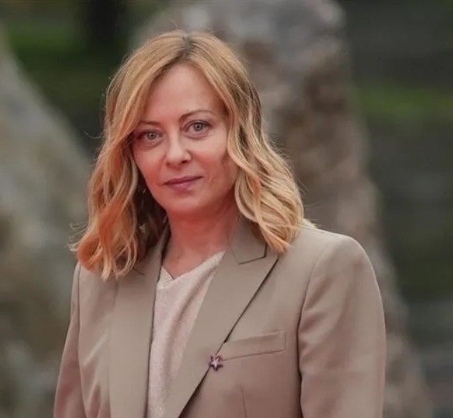 AmericaRecharge's tweet photo. 🇮🇹 Giorgia Meloni says Russia’s aggression against Ukraine began in 2014 with Crimea and Donbas, and warns that Ukraine’s fight for freedom is also a fight for Europe’s democracy and security.

Is Meloni right? 🇺🇦🇪🇺

A) Yes 🟢 

B) No 🔴 https://t.co/Rq14B7Hh2W
