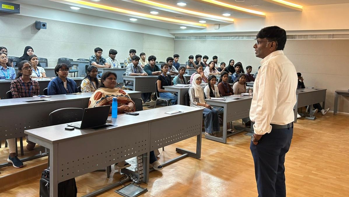 BandiSam's tweet photo. I love interacting with young people. They are full of energy and ideas, and bring a refreshing perspective that makes my job exciting.

I had the opportunity to speak to the media and communication students of @VIT_univ about the role of youth-led media in upholding children’s rights.
