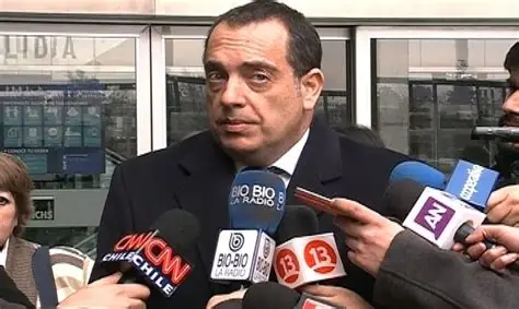 HQGatica's tweet photo. Samuel Donoso, otro intregrante del "Tren de Hermosilla" recibió pagos en efectivo desde La Moneda que le entregaba sobres con dinero en efectivo.
Influyó en 17 nombramientos de ministros del Poder Judicial. (Jueces).
Luis Hermosilla lo recomendó para asumir la defensa de Piñera. https://t.co/C3YGwIuobs