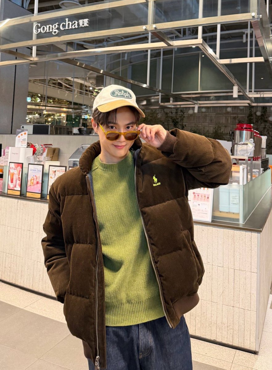 indiesh2o's tweet photo. junmyeon drives people crazy even with his casual look, we love to see it https://t.co/6uLHpx5nTw