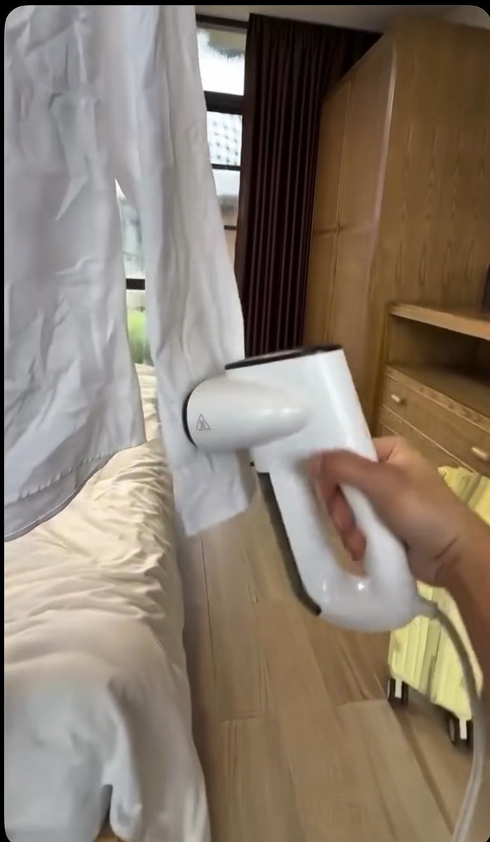 evanahh_'s tweet photo. Give an award to the person who invented the vacuum steamer! Finally someone figured out how to iron clothes without burning their hands 🤌 https://t.co/vN4Lp936WW