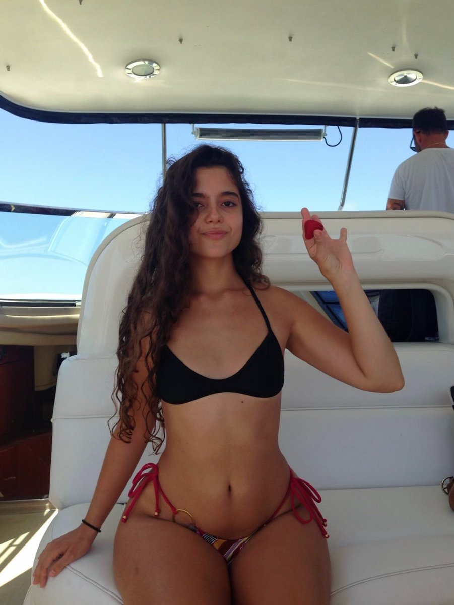 GuntherMan4000's tweet photo. I need to smack that pretty look off her face maaaan I need to bend her over and pound her to hell and back maaaan I need her right on her knees throating my dick maaaaaaaaaan https://t.co/yqs3ObFHl9