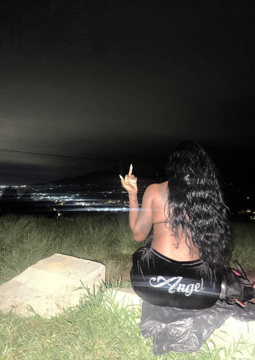 soficolins_'s tweet photo. ✨
#night https://t.co/6YcS9ijD8s