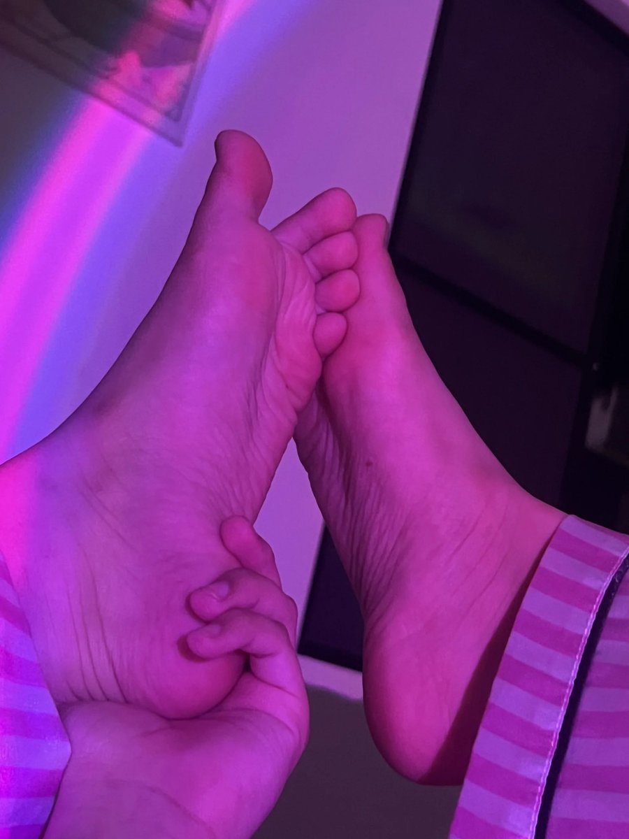 sexhanma's tweet photo. Hola, por qué no me hablas?🤨
You're gay, right? https://t.co/8dwd1s3Erz
