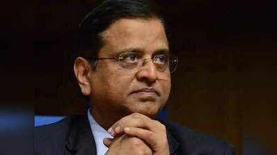 awesh29's tweet photo. मोदी सरकार में पूर्व वित्त सचिव सुभाष चंद्र गर्ग ने जीडीपी ग्रोथ के आंकड़ों में पलीता लगा दिया है और नई फजीहत पैदा कर दी है। 

वित्तीय मामलों में निर्भीकता के साथ सच बोलने की कीमत सुभाष चंद्र गर्ग उठा चुके हैं। निर्मला सीतारमण ने इन्हें वित्त मंत्रालय से बाहर कर दिया था लेकिन सुभाष जी ने सच बोलना नहीं छोड़ा।

अब सुभाष जी ने कहा है कि सरकार जो 7.8 ग्रोथ रेट का आंकड़ा बता रही है वो फर्जी है असली ग्रोथ रेट 2.6 है। सुभाष जी कहते हैं कि यह केवल आंकड़ों में कलाकारी कर रहे हैं और हकीकत की जगह जनता को सब्जबाग दिखा रहे।