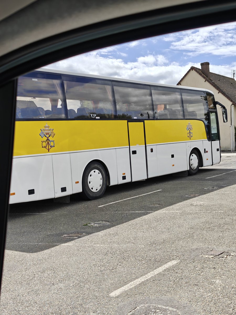 Deceptionnel's tweet photo. @CathoFr Get on the bus https://t.co/x8UoQnR0kv