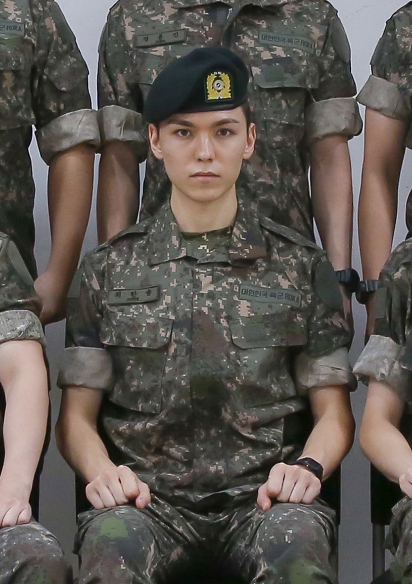 haniwadda's tweet photo. VERNON IN MILITARY UNIFORM T__T I MISS YOU SO MUCH NONIEEEE

— 260902 #버논 #VERNON https://t.co/fm4RtshYQ5