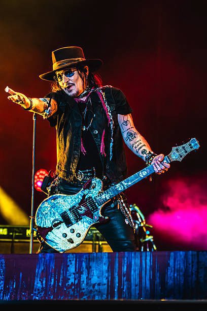 johnnydeep021's tweet photo. 👋 Hey fans, Johnny Depp
Hollywood Vampires 
Milan 
 📸 Francesco Prandoni https://t.co/grbt4glS1l